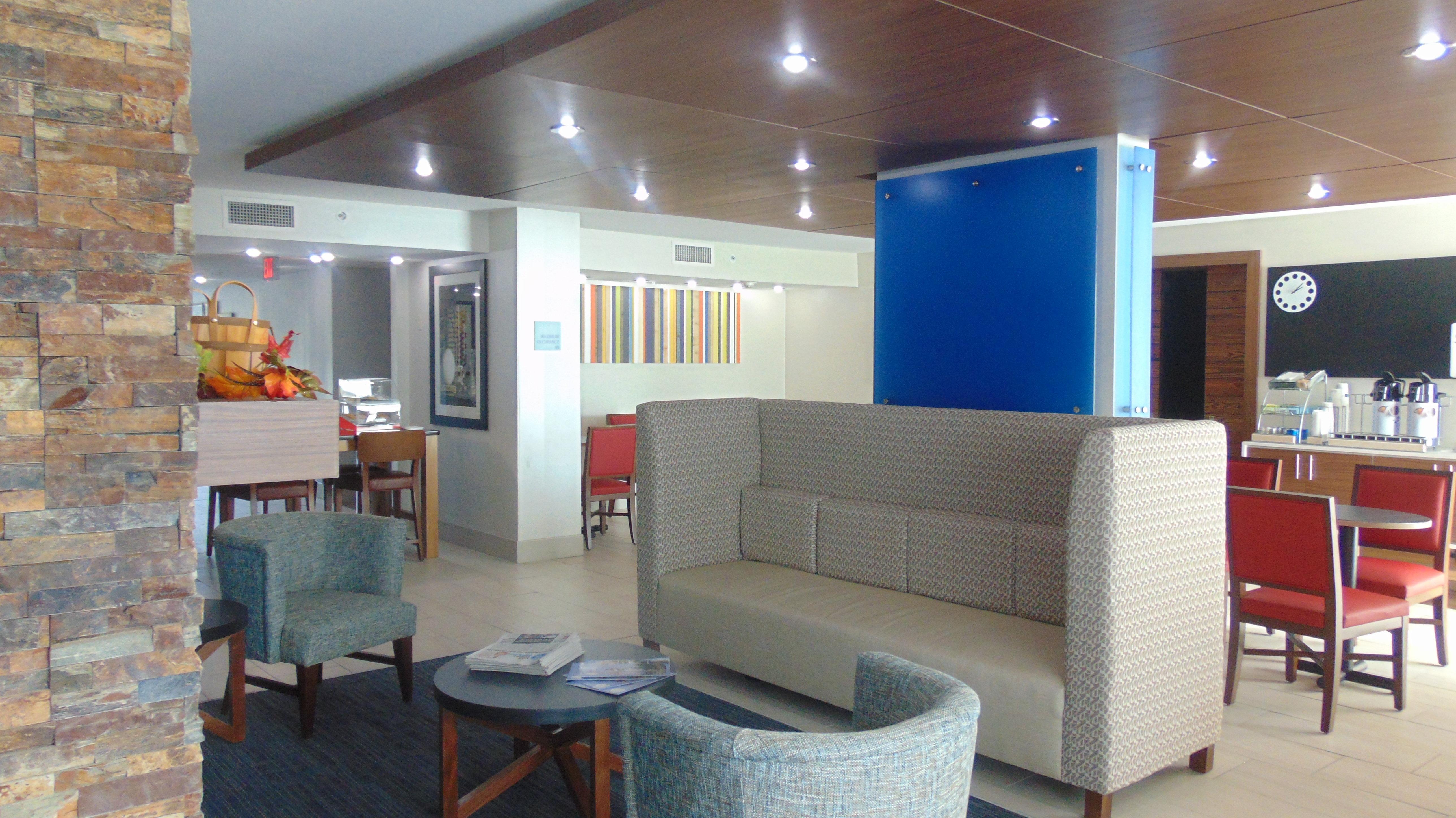 Holiday Inn Express & Suites Wapakoneta By Ihg Bagian luar foto