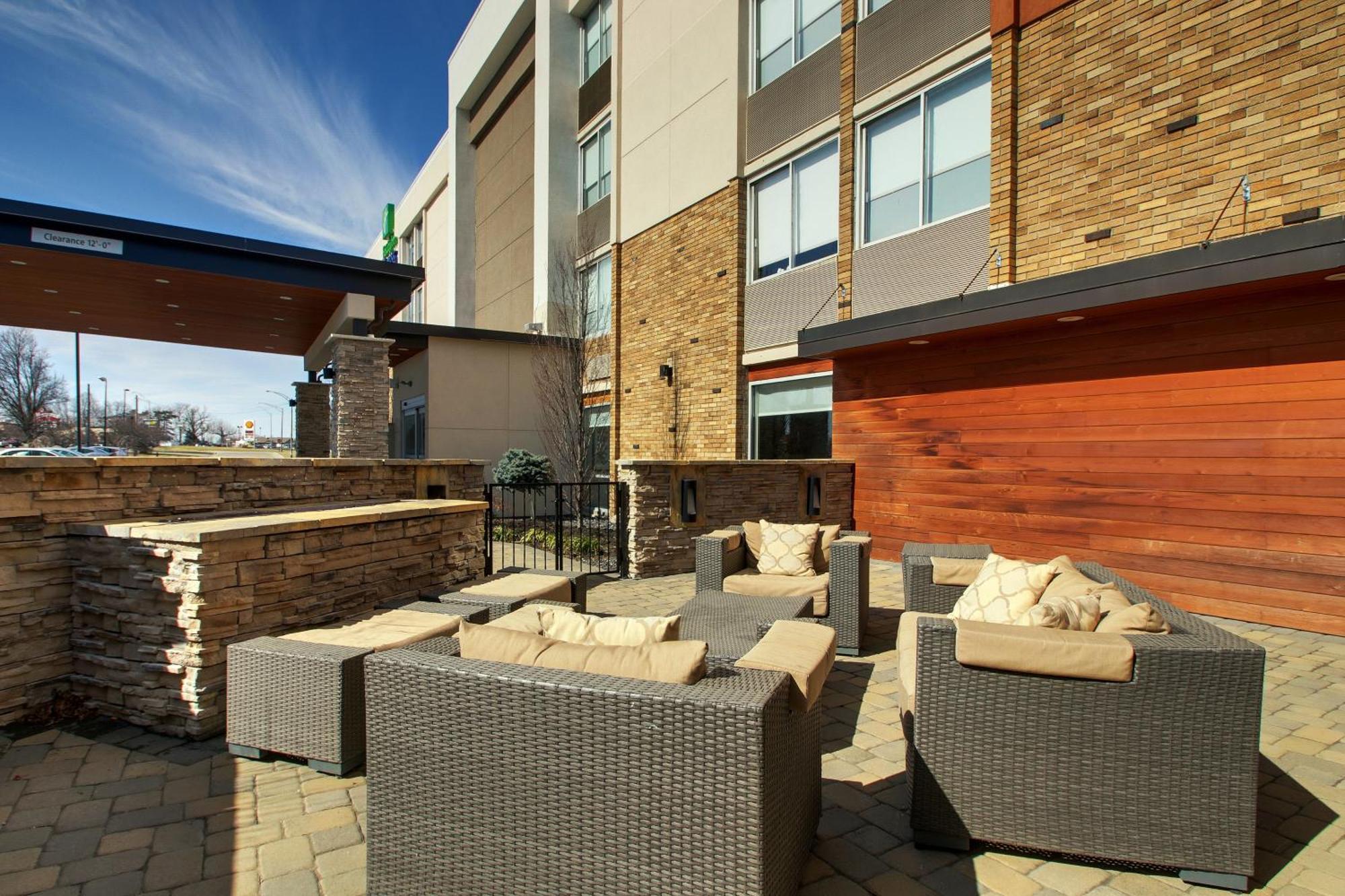 Holiday Inn Express & Suites Wapakoneta By Ihg Bagian luar foto